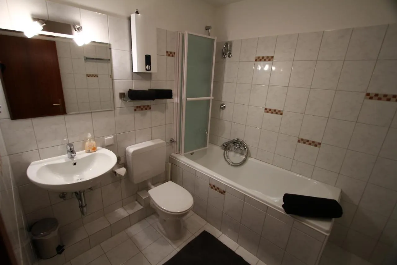 Christianes Gaestehaus Dusseldorf Homestay